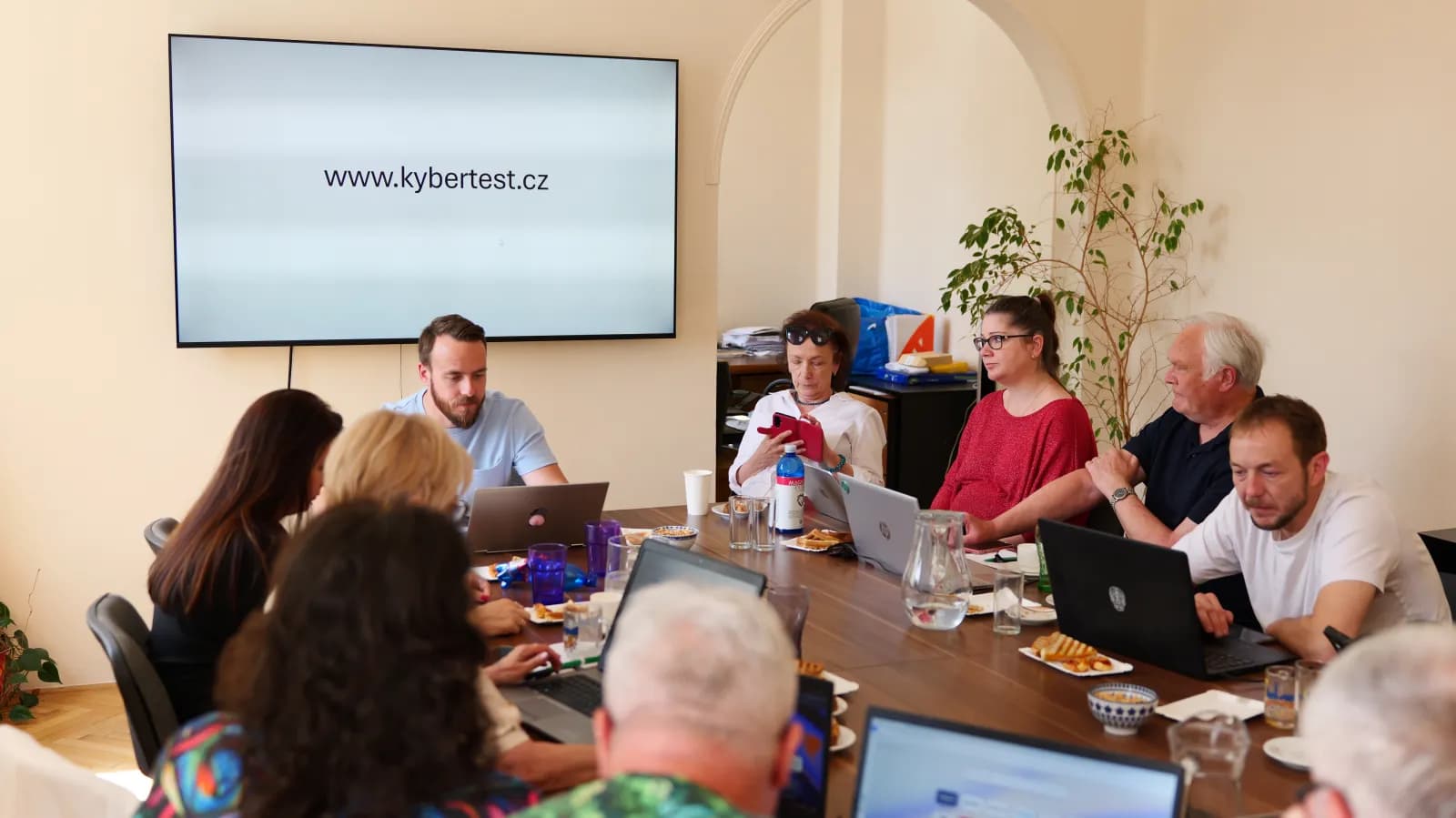 Práce s online nástroji a testem kybernetické bezpečnosti během kurzu